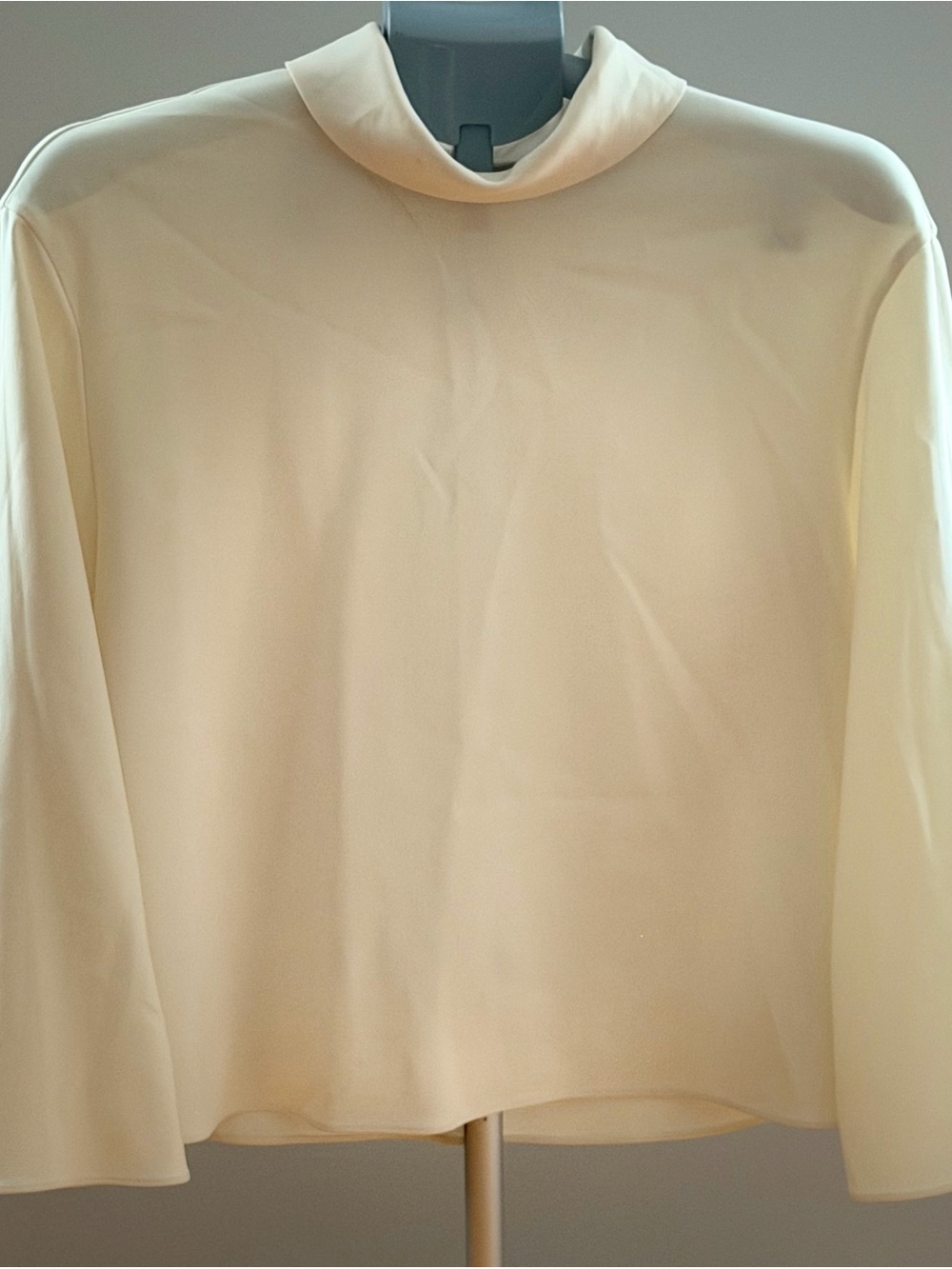 Never Worn Theory Ivory Mock Neck Top Size L - Picture 4 of 12
